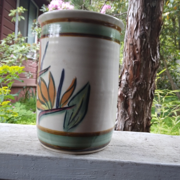 Birds of Paradise hand thrown artist signed ceramic vase - Picture 2 of 5